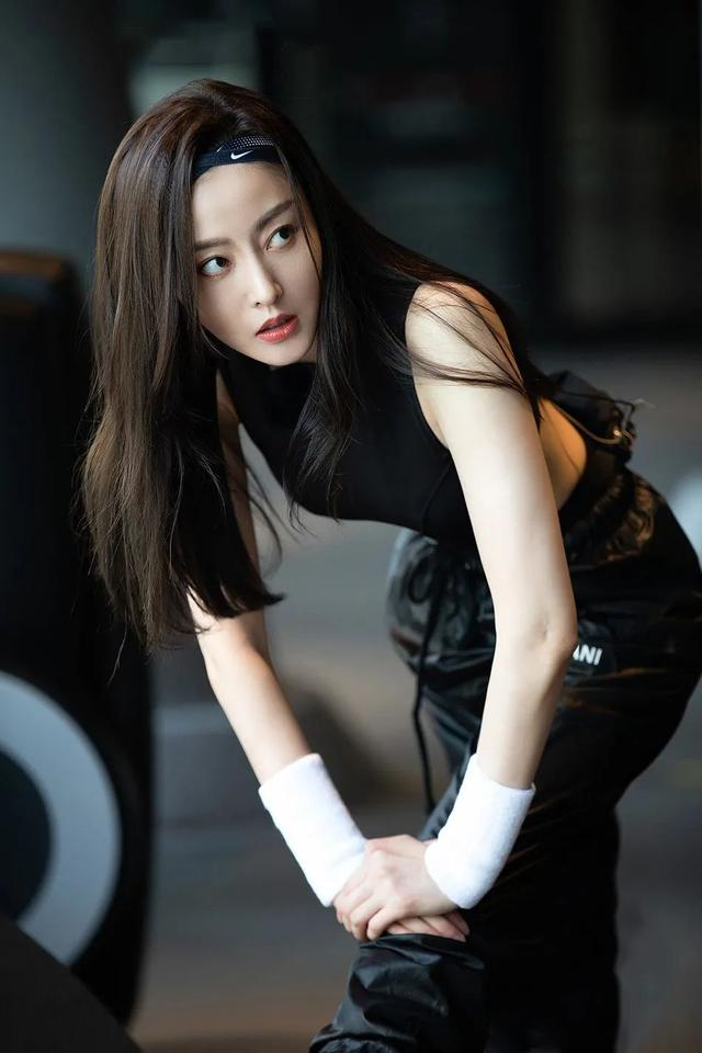 张天爱身材火辣s型曲线惹人羡|影视|阳光温暖