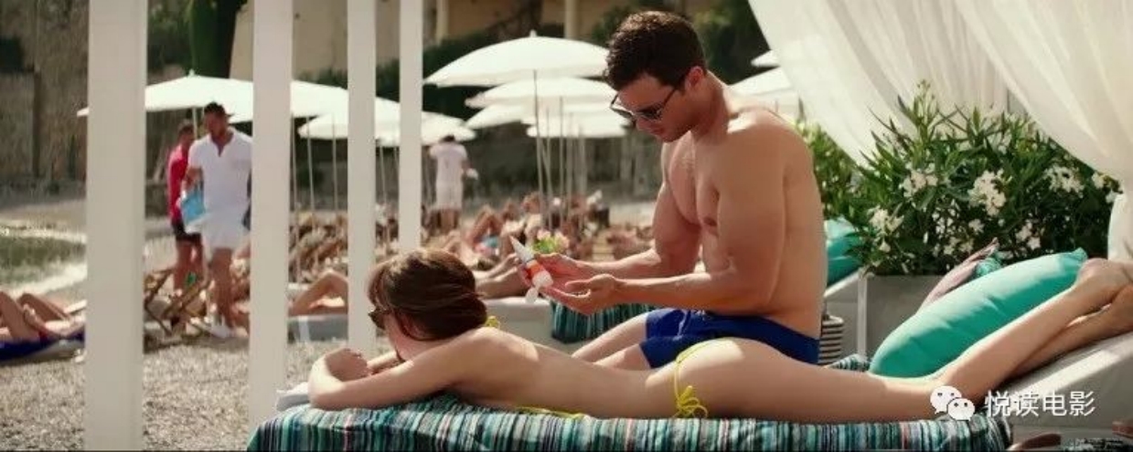 看到第三部了 这个情色系列才出现高潮 五十度飞影评 五十度飞评分