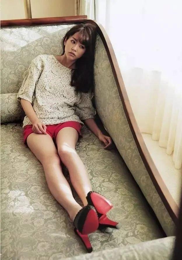 日本女星桐谷美玲走红 肤白大长腿昔日造型靓出新高度 死神君影评 死神君评分