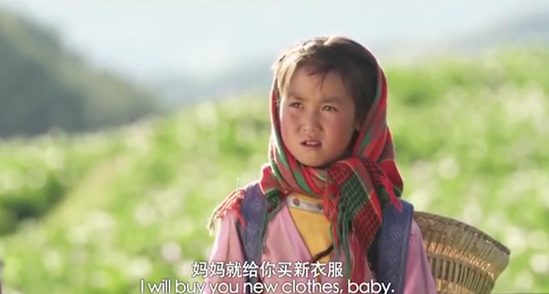 系红裤带的女人