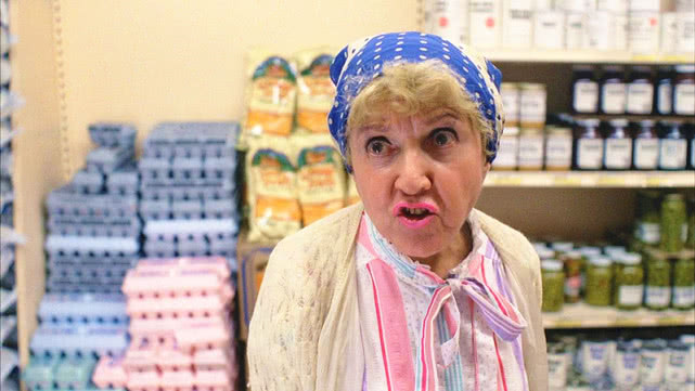 《垃圾街》但很遗憾的是每一个要素,这部电影都只涉及到一点表面的