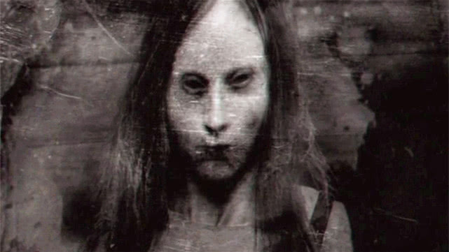 《尸人保姆》:被鬼养大的孩子什么样?美国首部恐怖片票房冠军